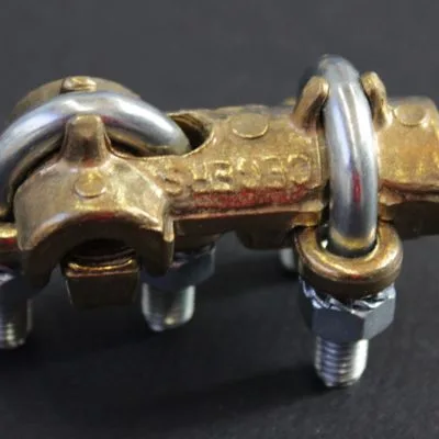 Brass tee fitting for conductor from 10 to 70mm², steel brackets