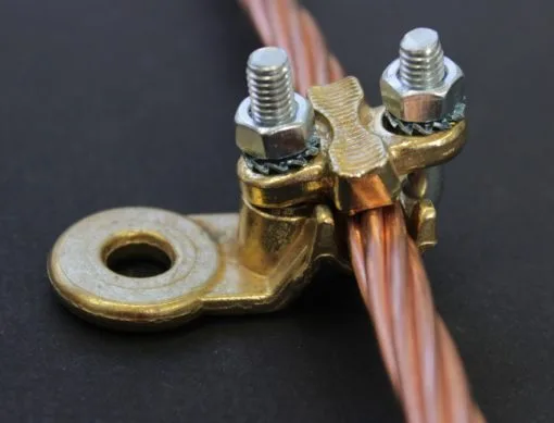 Offset round brass T-lug for conductor from 10 to 70 mm² for M8 screws