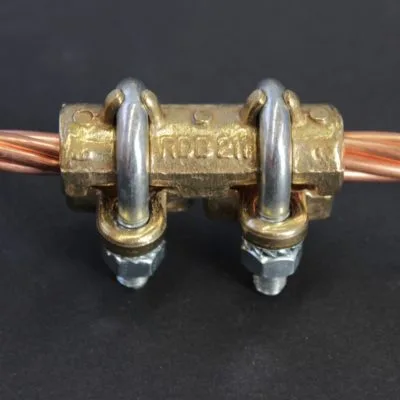 Straight brass connector for conductor from 10 to 70mm², steel brackets