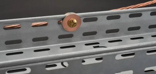 Earth connection CM585357